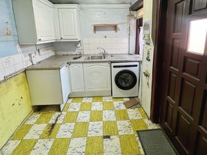 Kitchen- click for photo gallery